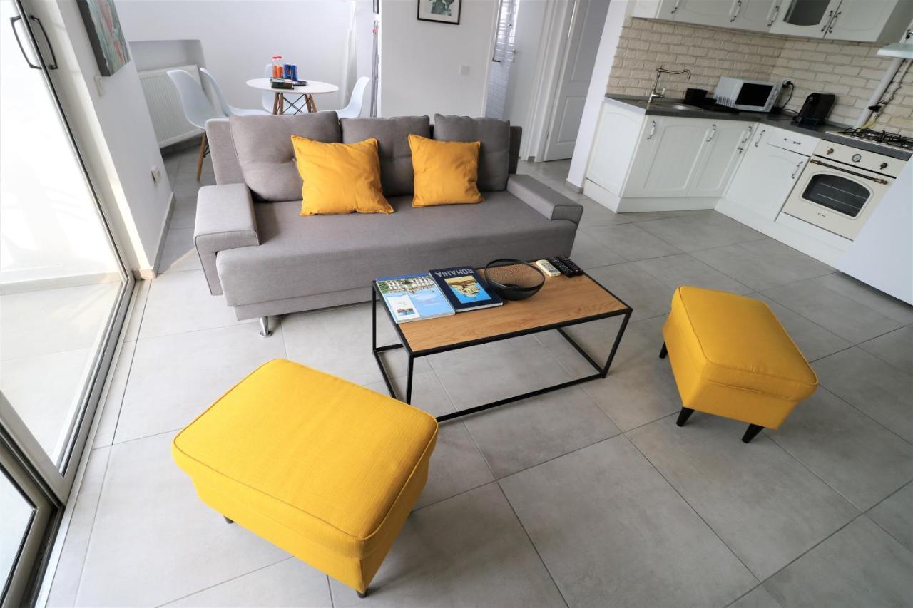 Serenity Heights Apartment: A Panoramic Haven Near Old Town - Free Minibar Bukares Bagian luar foto