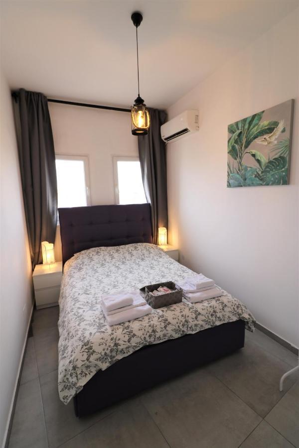 Serenity Heights Apartment: A Panoramic Haven Near Old Town - Free Minibar Bukares Bagian luar foto