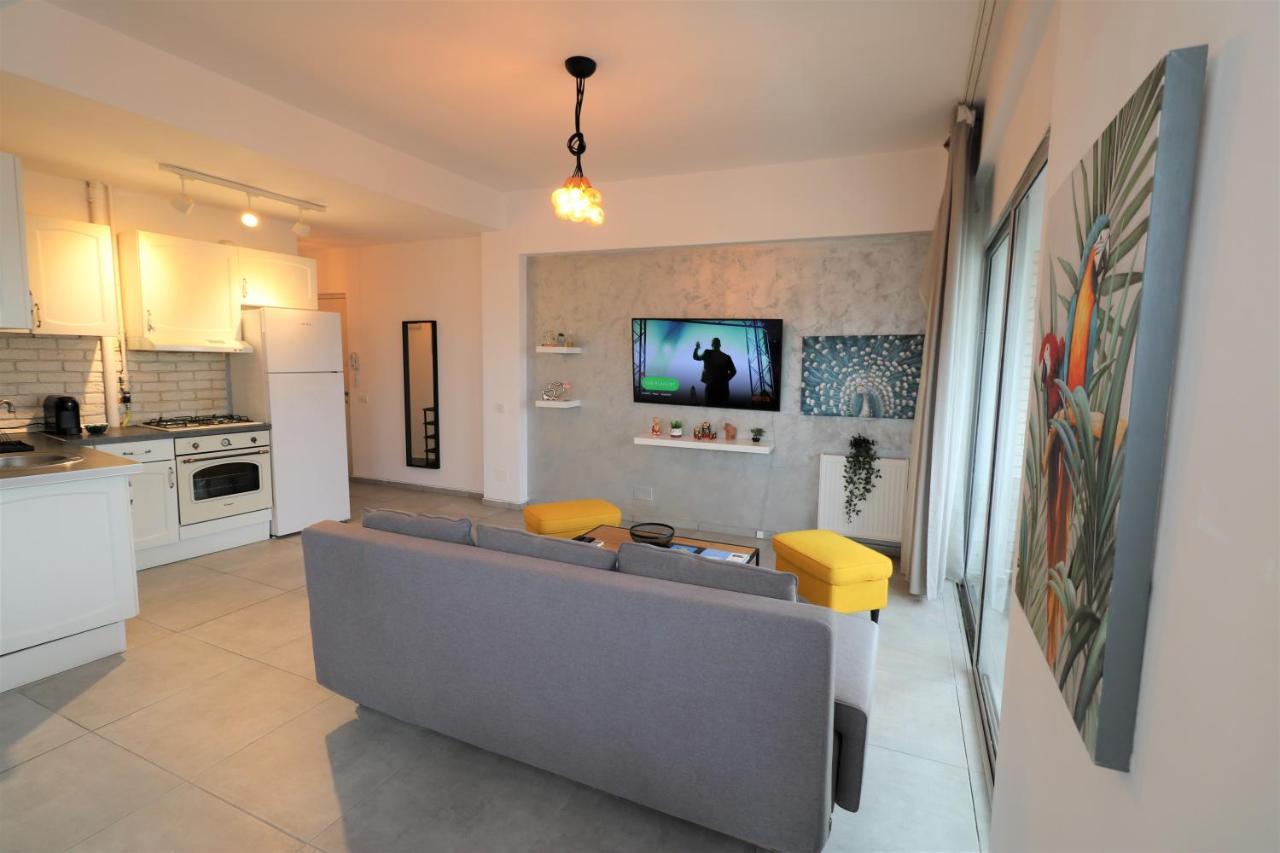 Serenity Heights Apartment: A Panoramic Haven Near Old Town - Free Minibar Bukares Bagian luar foto
