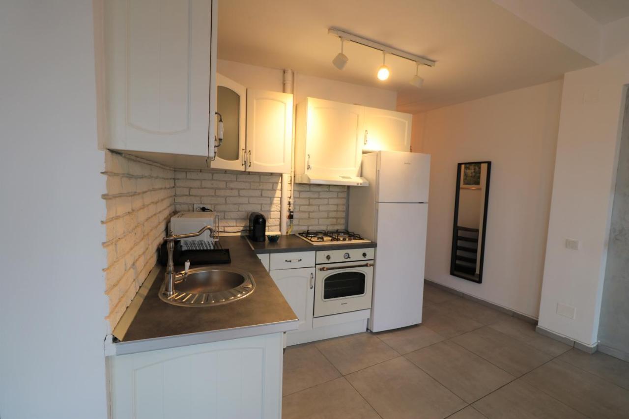 Serenity Heights Apartment: A Panoramic Haven Near Old Town - Free Minibar Bukares Bagian luar foto