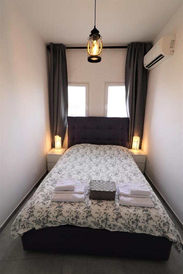 Serenity Heights Apartment: A Panoramic Haven Near Old Town - Free Minibar Bukares Bagian luar foto
