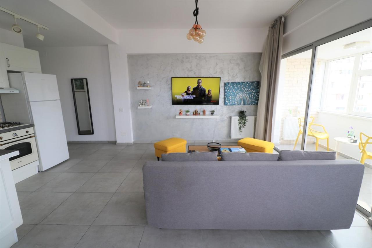 Serenity Heights Apartment: A Panoramic Haven Near Old Town - Free Minibar Bukares Bagian luar foto