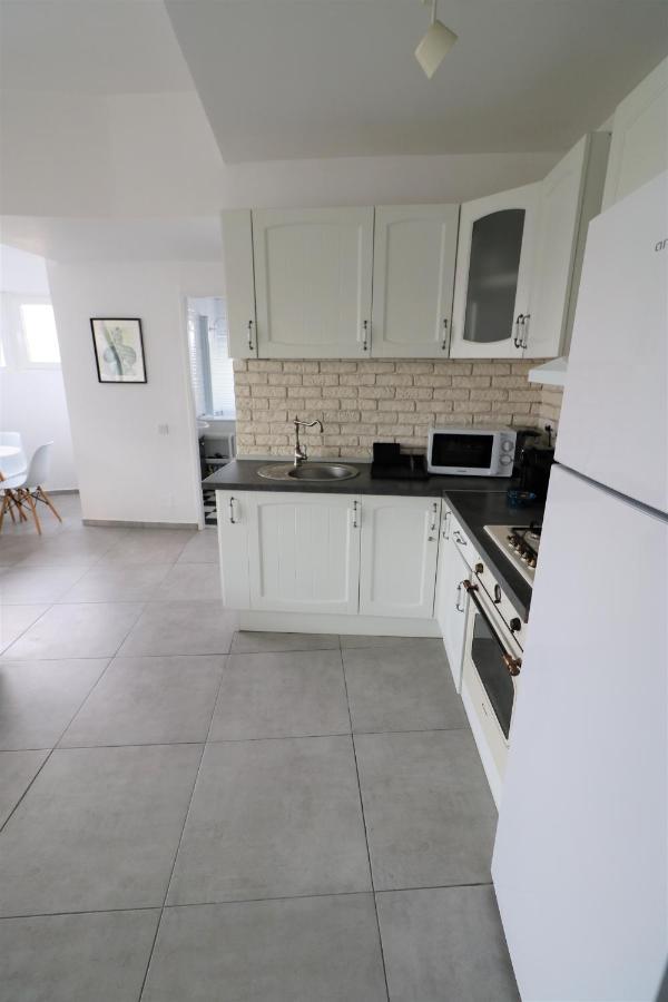 Serenity Heights Apartment: A Panoramic Haven Near Old Town - Free Minibar Bukares Bagian luar foto