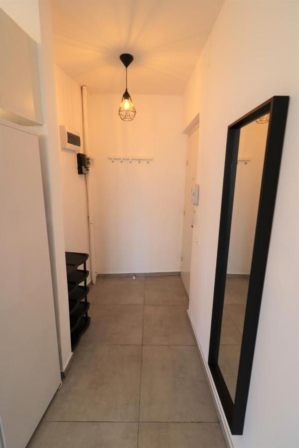 Serenity Heights Apartment: A Panoramic Haven Near Old Town - Free Minibar Bukares Bagian luar foto