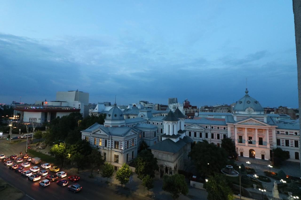 Serenity Heights Apartment: A Panoramic Haven Near Old Town - Free Minibar Bukares Bagian luar foto