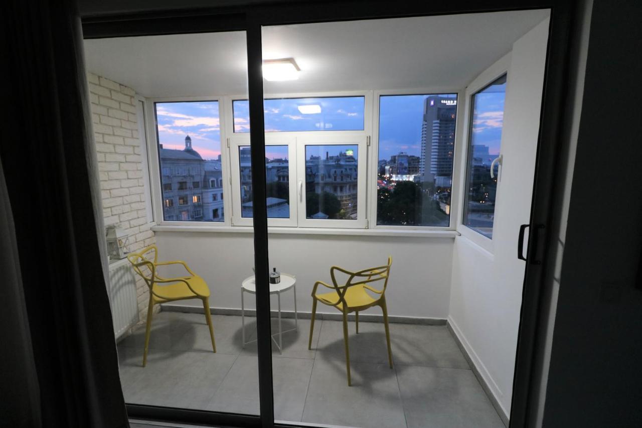 Serenity Heights Apartment: A Panoramic Haven Near Old Town - Free Minibar Bukares Bagian luar foto
