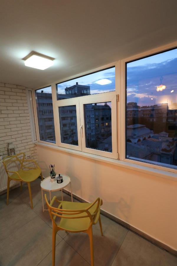 Serenity Heights Apartment: A Panoramic Haven Near Old Town - Free Minibar Bukares Bagian luar foto