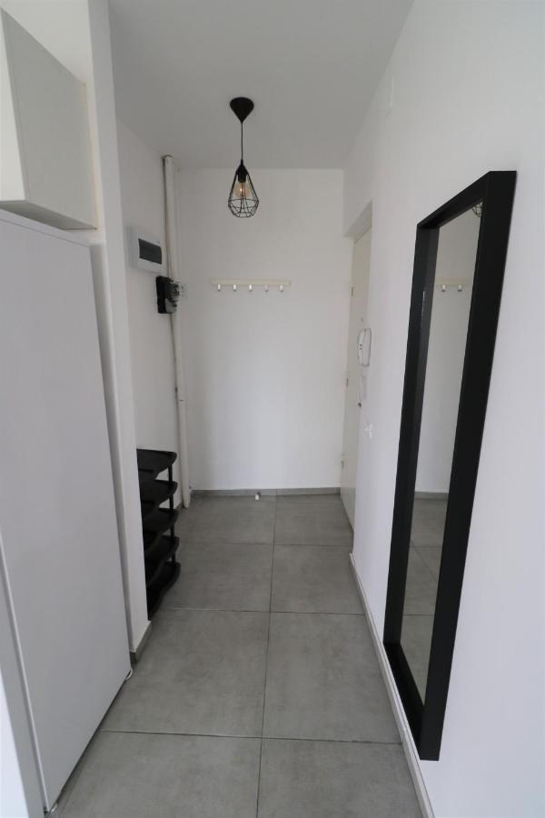 Serenity Heights Apartment: A Panoramic Haven Near Old Town - Free Minibar Bukares Bagian luar foto