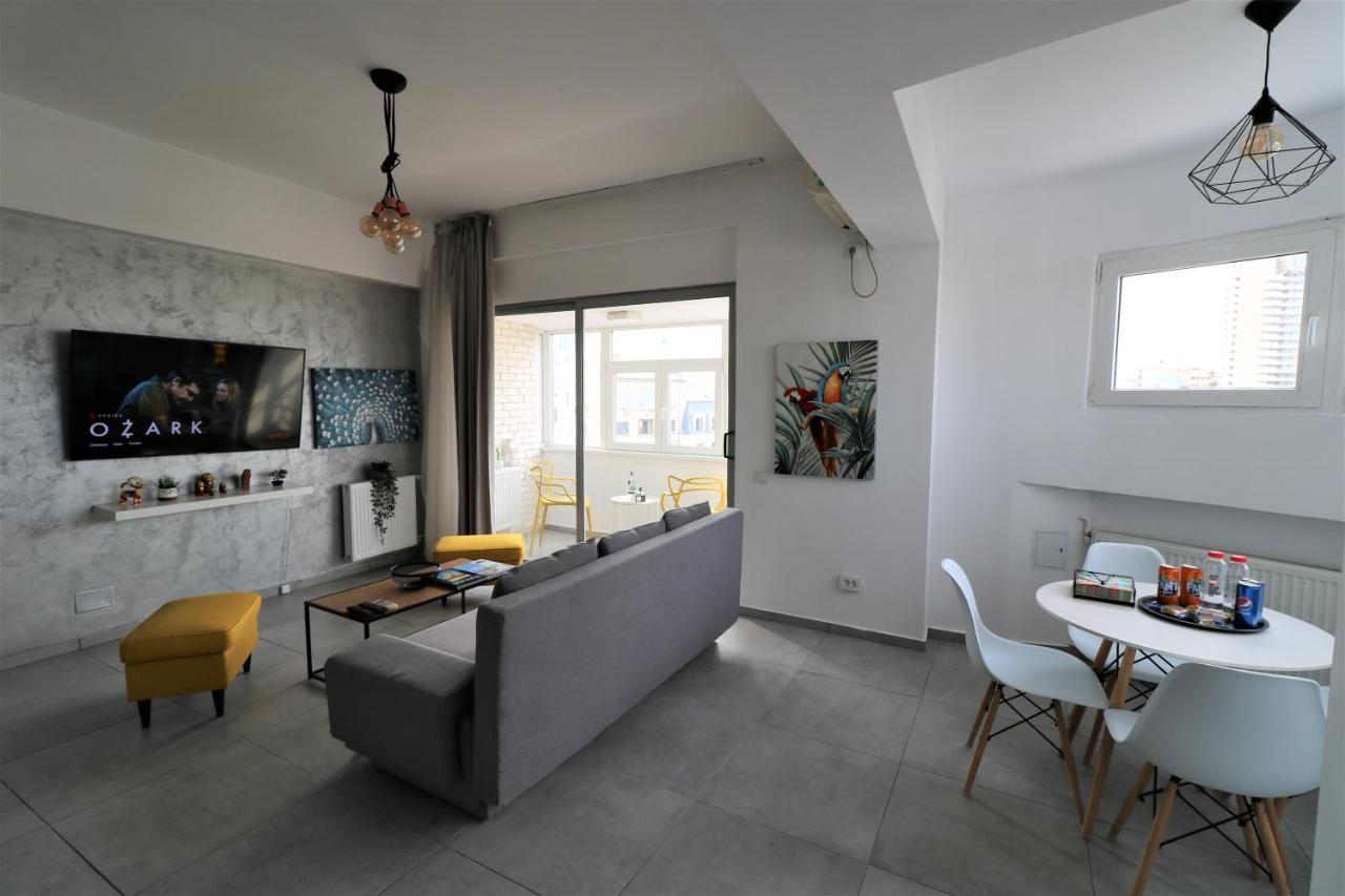 Serenity Heights Apartment: A Panoramic Haven Near Old Town - Free Minibar Bukares Bagian luar foto