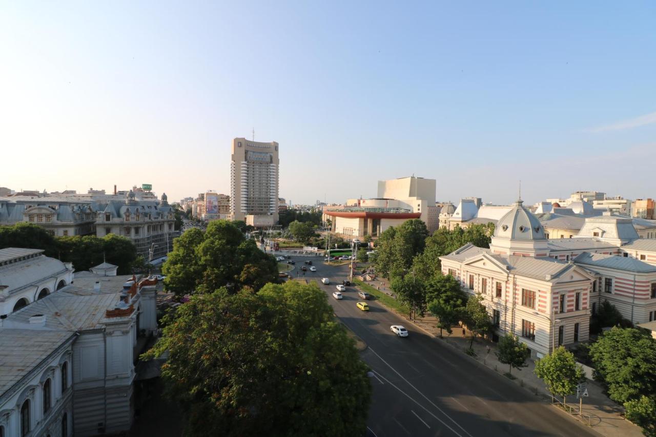 Serenity Heights Apartment: A Panoramic Haven Near Old Town - Free Minibar Bukares Bagian luar foto
