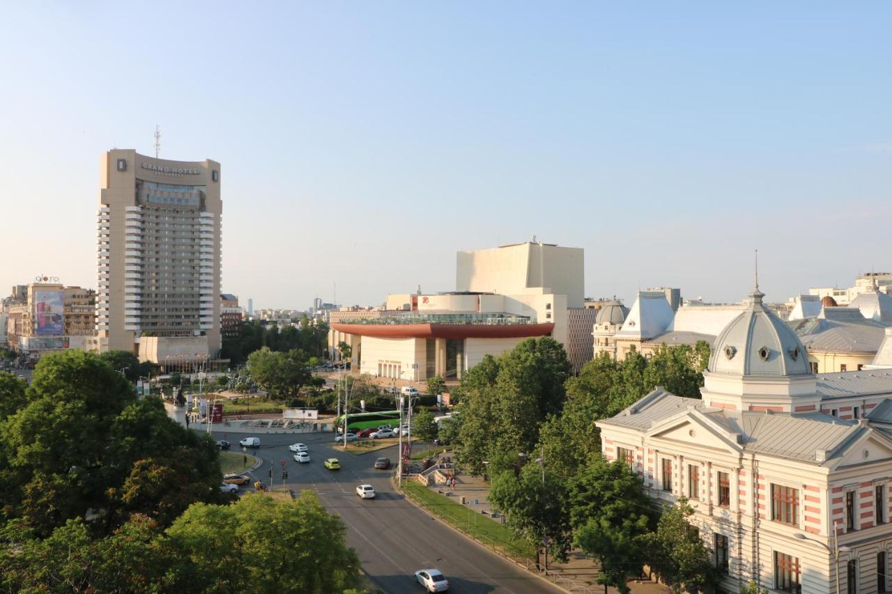 Serenity Heights Apartment: A Panoramic Haven Near Old Town - Free Minibar Bukares Bagian luar foto
