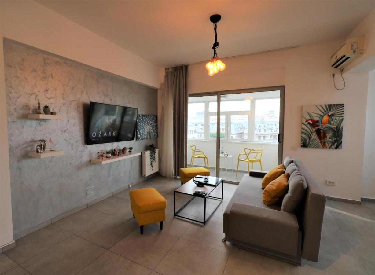 Serenity Heights Apartment: A Panoramic Haven Near Old Town - Free Minibar Bukares Bagian luar foto