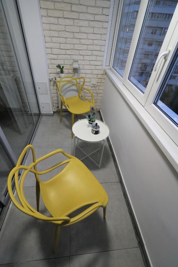 Serenity Heights Apartment: A Panoramic Haven Near Old Town - Free Minibar Bukares Bagian luar foto